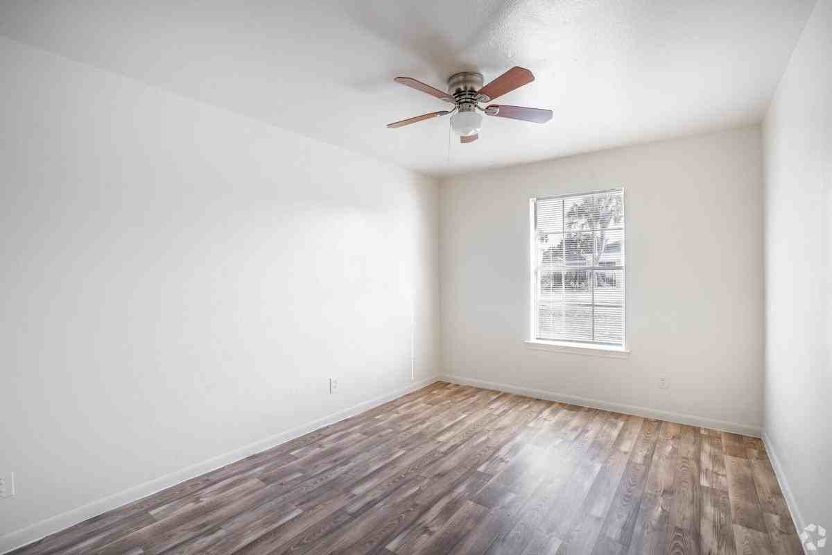 300 Silverleaf Rd - Photo 3 of 6