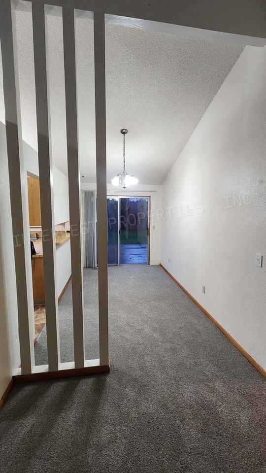 4900 Sw 165th Ave - Photo 4 of 26