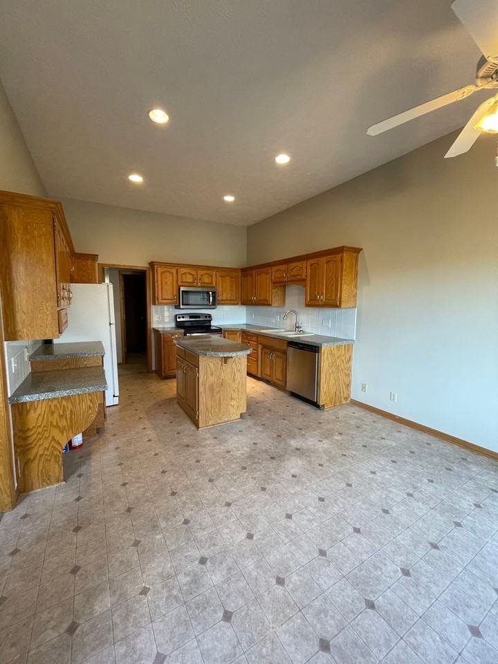 17116 I St - Photo 3 of 24