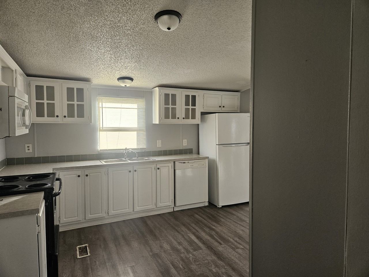 41 Lynnwood Cir #126 - Photo 7 of 22