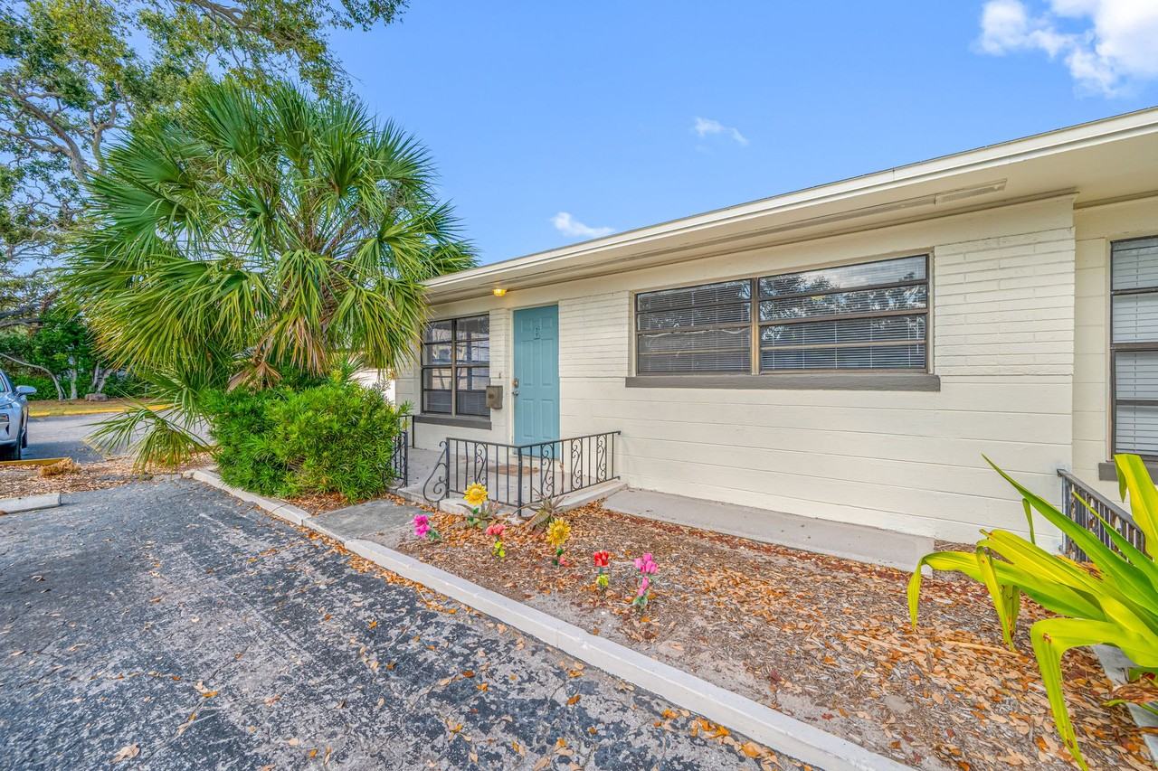 Kenwood Villas - Photo 2 of 3