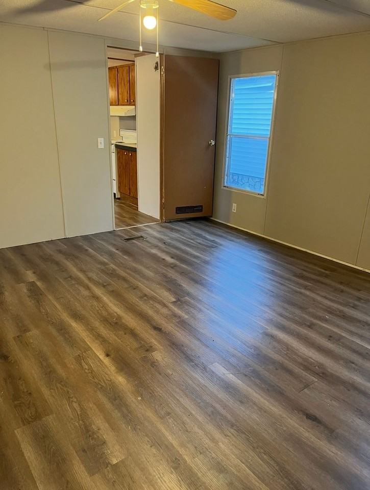 3 bed 1 bath single family home - Photo 5 of 10