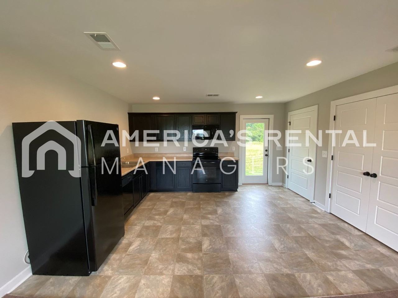 322 Sunlight Cir - Photo 2 of 14