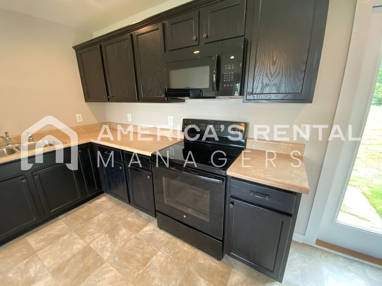 322 Sunlight Cir - Photo 4 of 14