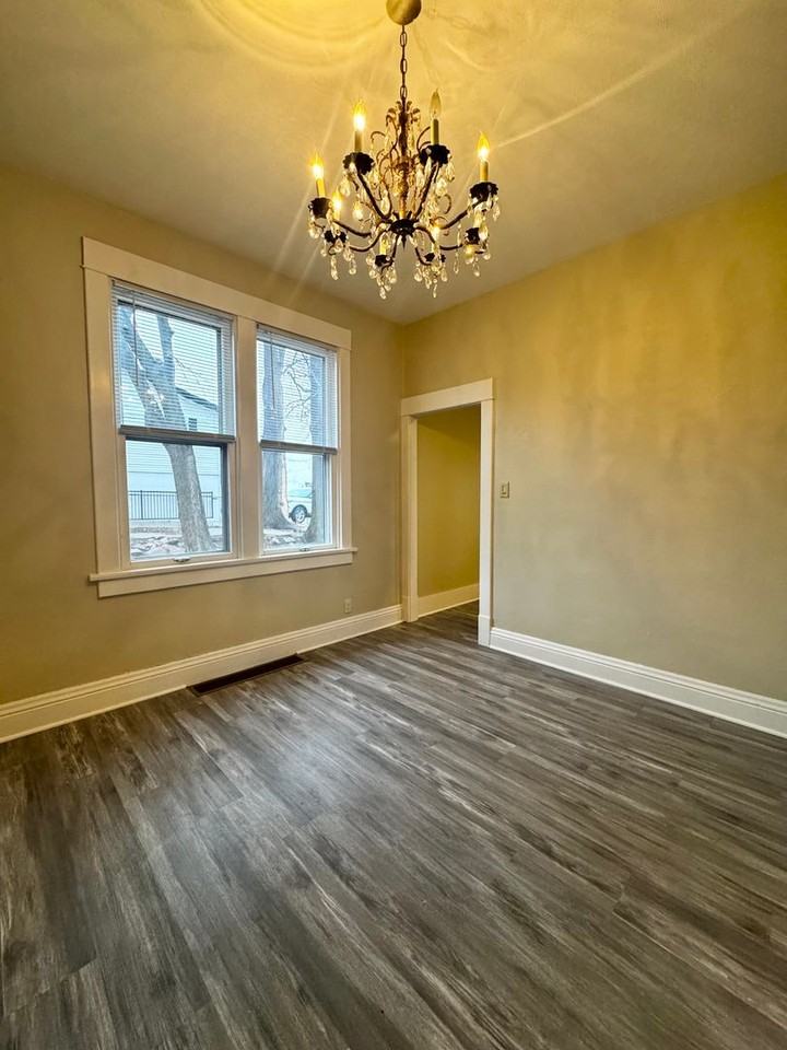 545 E 5th St - Photo 3 of 8