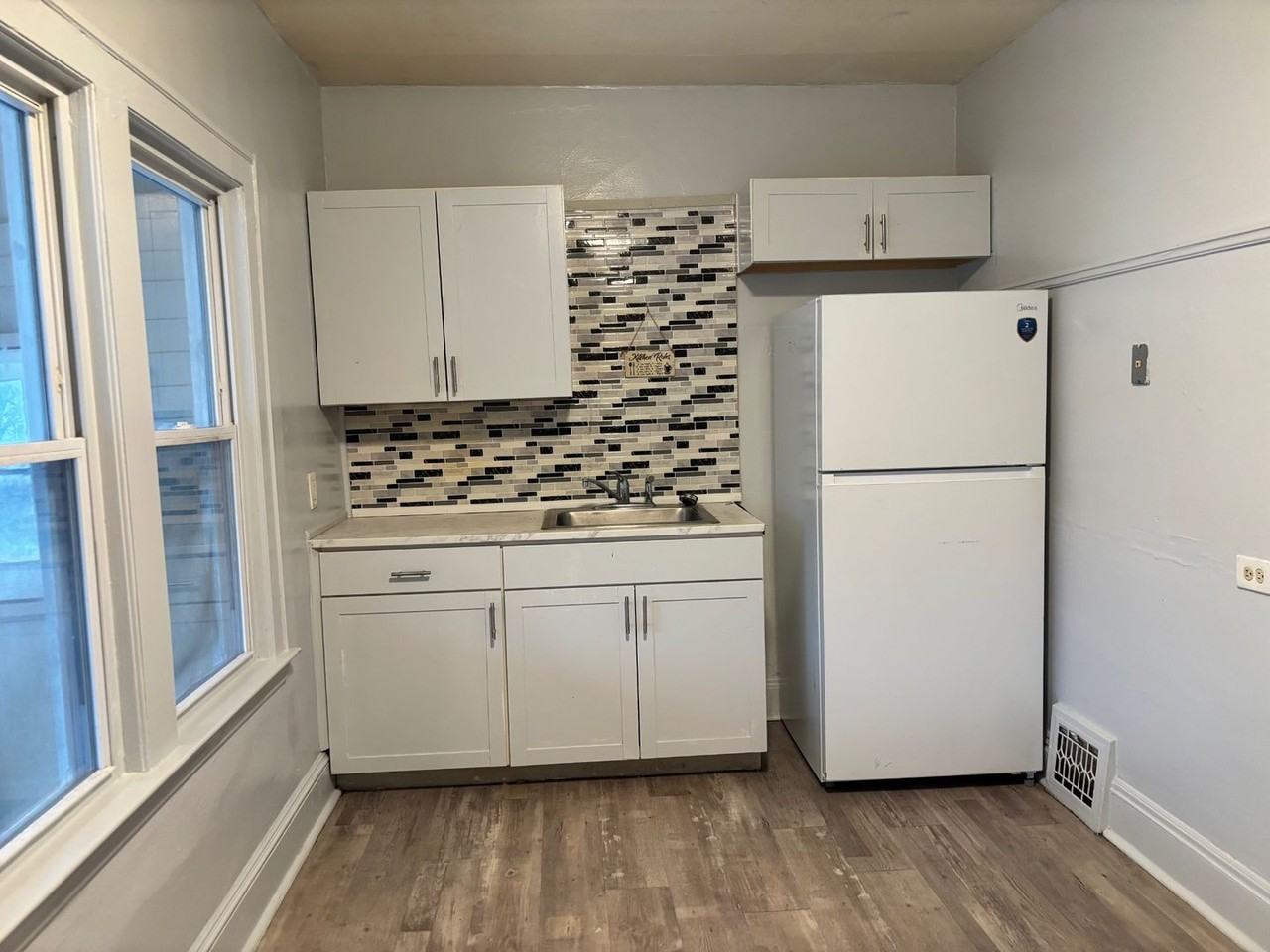 4008 Ardmore Ave - Photo 5 of 19