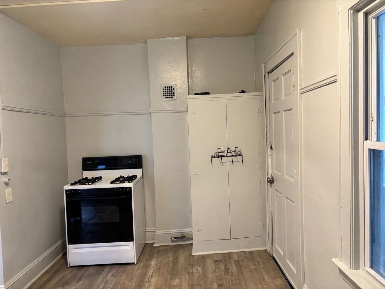 4008 Ardmore Ave - Photo 6 of 19