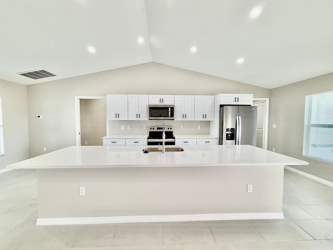 1815 Nw 2nd Pl - Photo 5 of 32