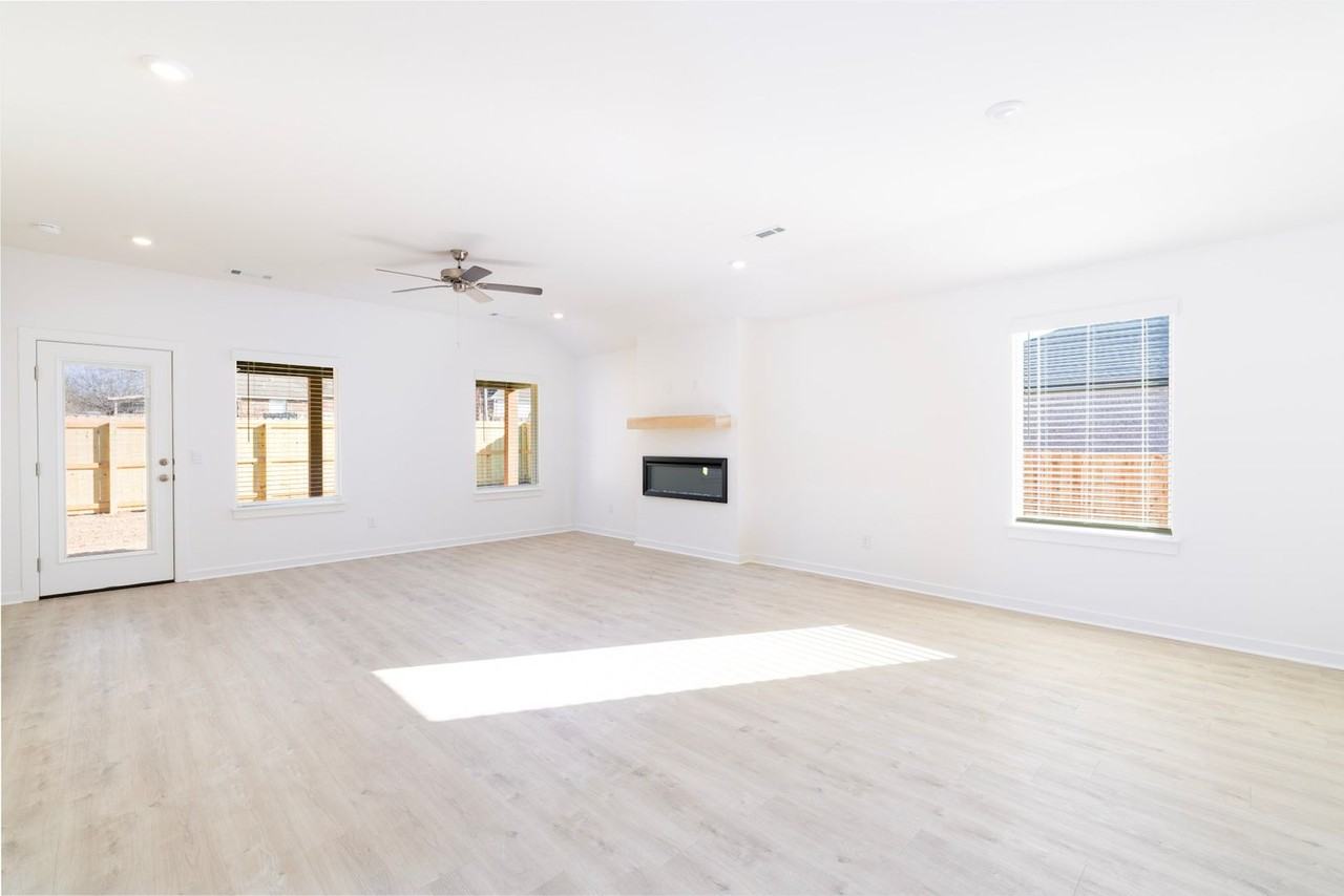 581 Crystal Dr - Photo 5 of 16