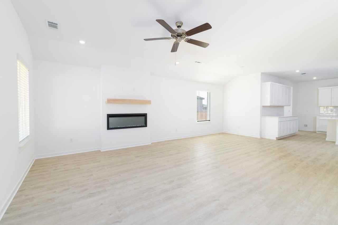 581 Crystal Dr - Photo 6 of 16