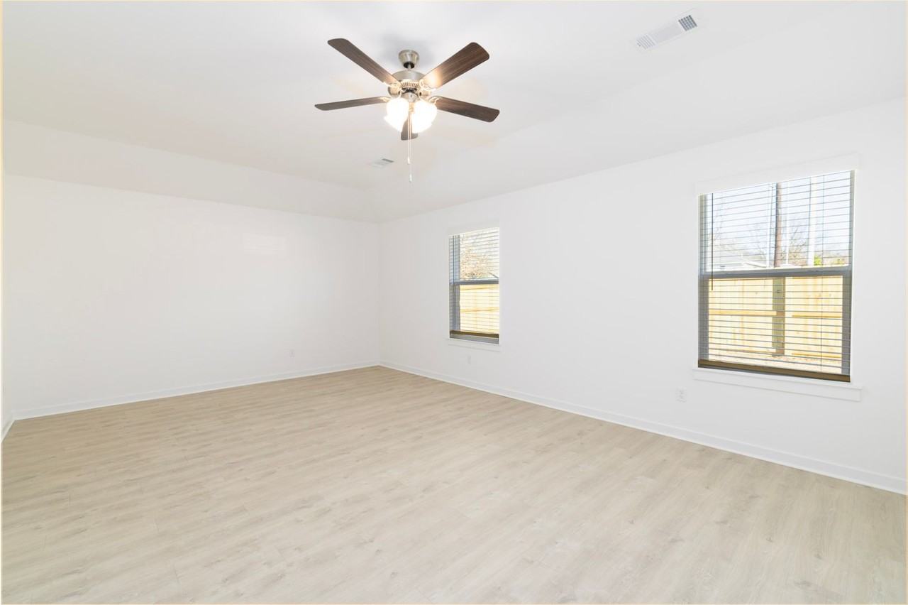 581 Crystal Dr - Photo 7 of 16