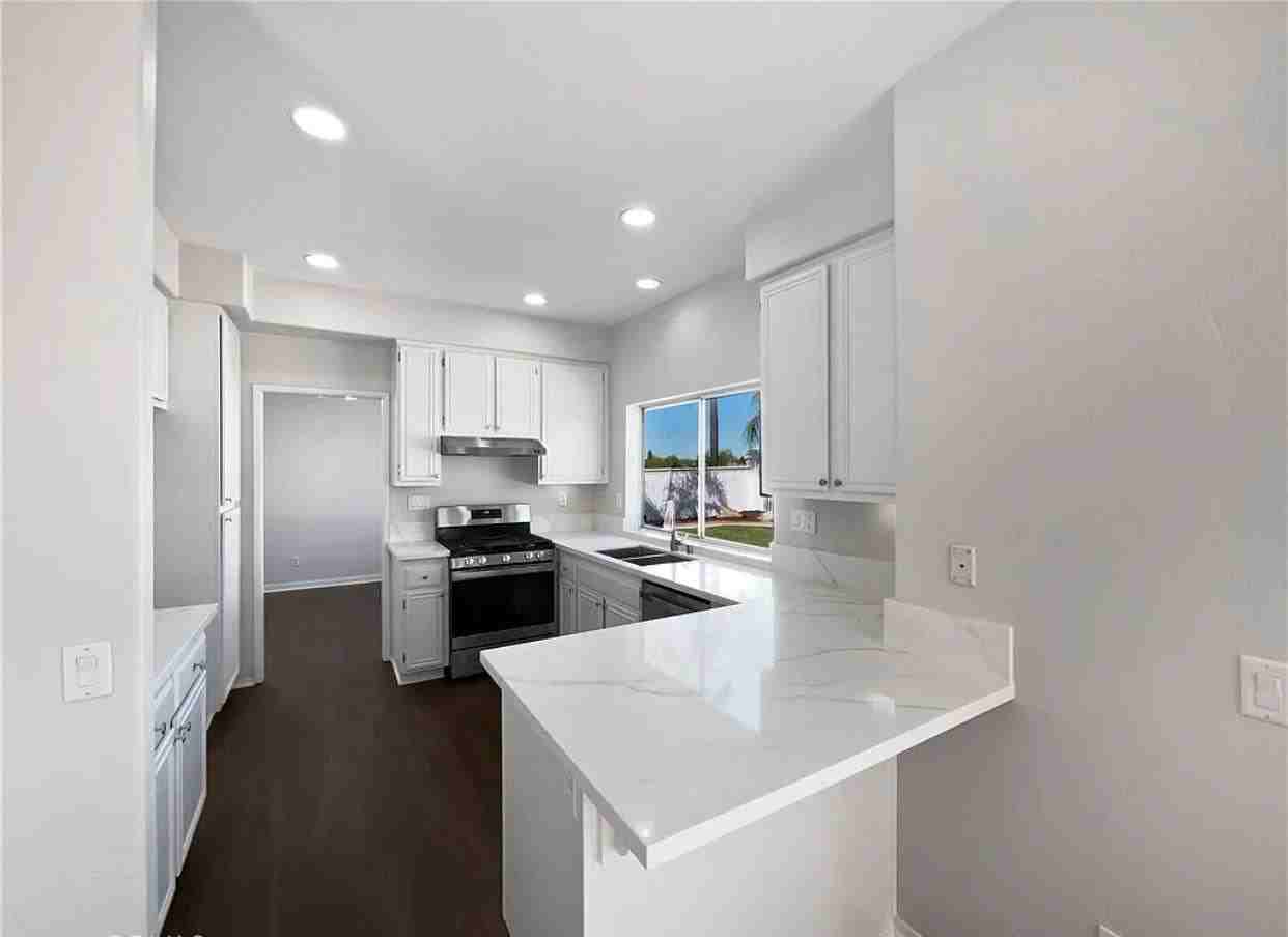 27 Bella Firenze - Photo 7 of 10