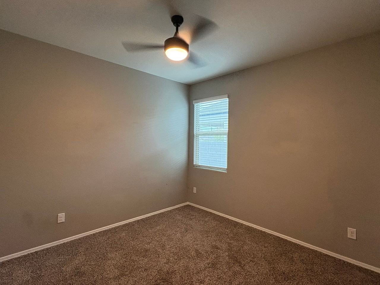 31045 W Mulberry Dr - Photo 4 of 8