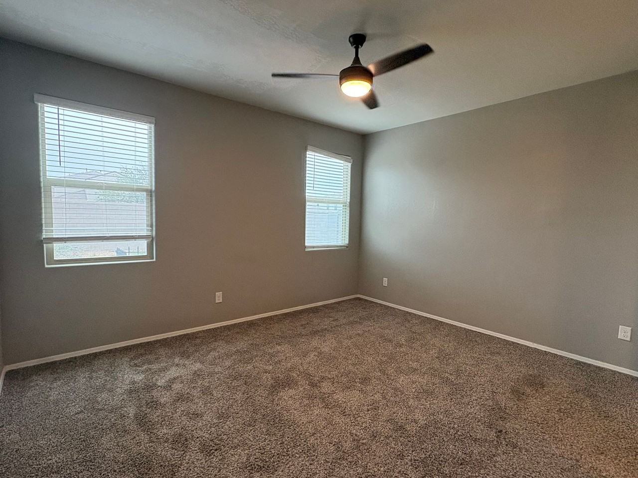 31045 W Mulberry Dr - Photo 5 of 8