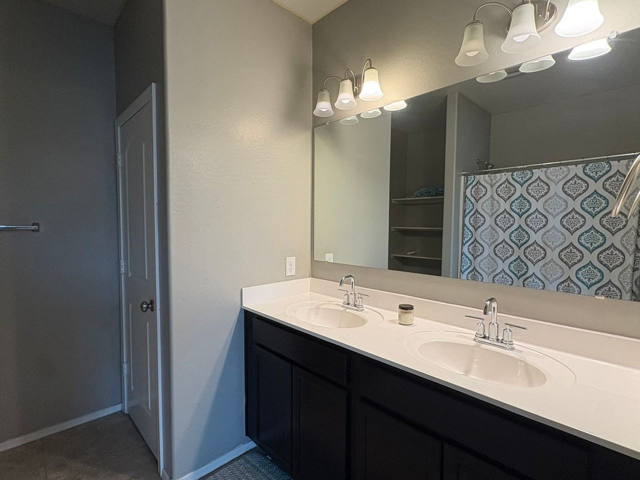 31045 W Mulberry Dr - Photo 6 of 8