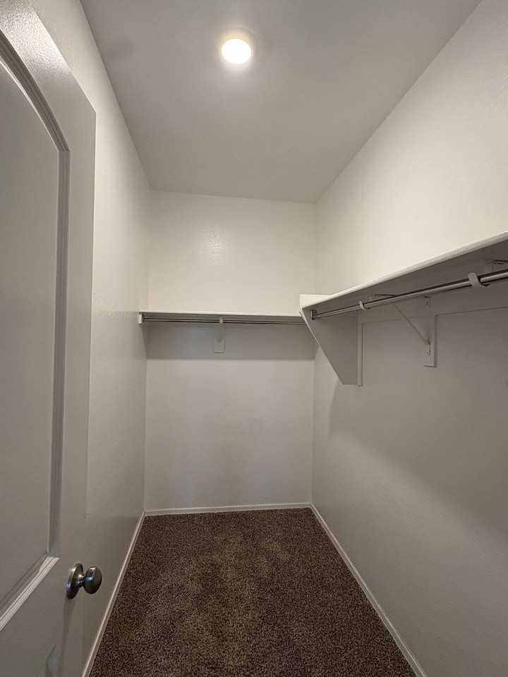 31045 W Mulberry Dr - Photo 7 of 8