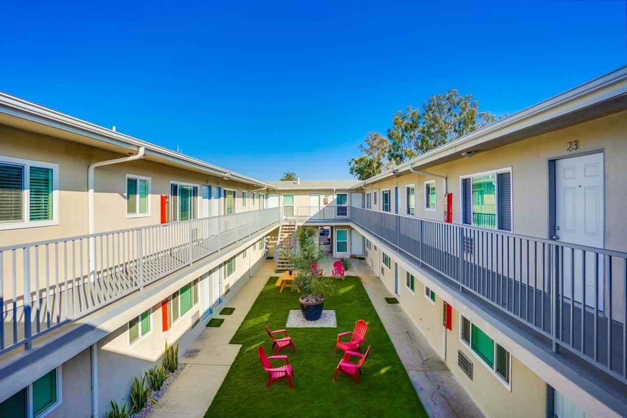 822 N. Inglewood Ave - Photo 2 of 7