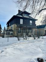 featured image of 624 E 6th St