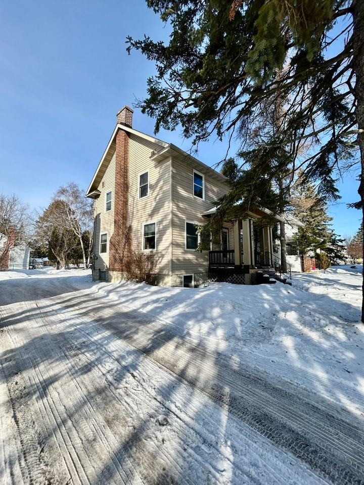 1747 Woodland Ave - Photo 2 of 21