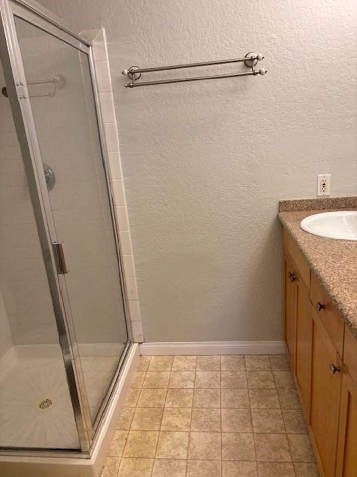 1085 Murrieta Blvd - Photo 5 of 10