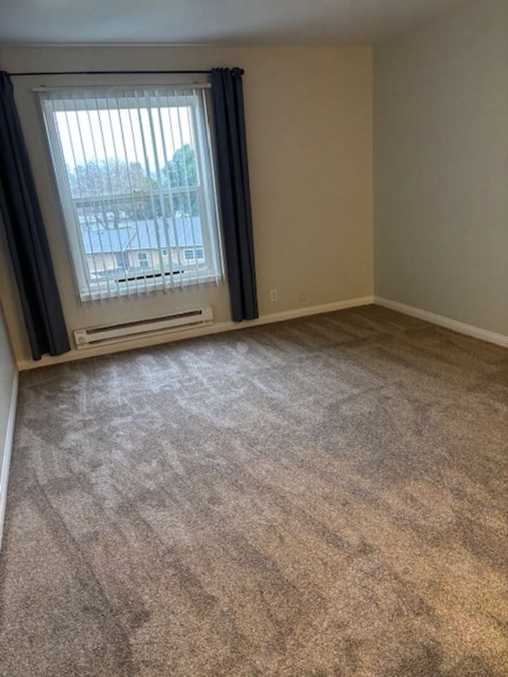 1085 Murrieta Blvd - Photo 6 of 10