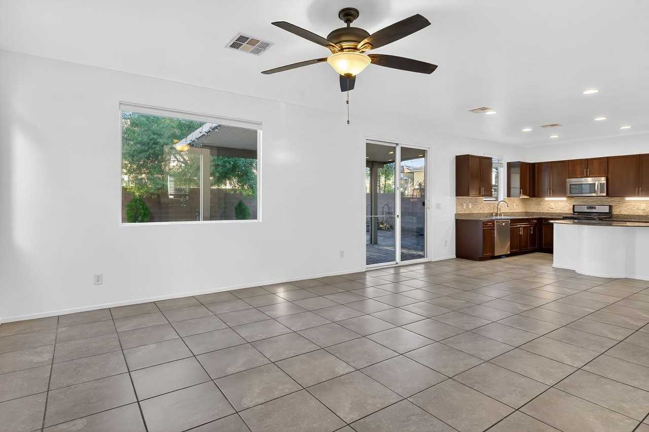 5737 Clear Haven Ln - Photo 3 of 34