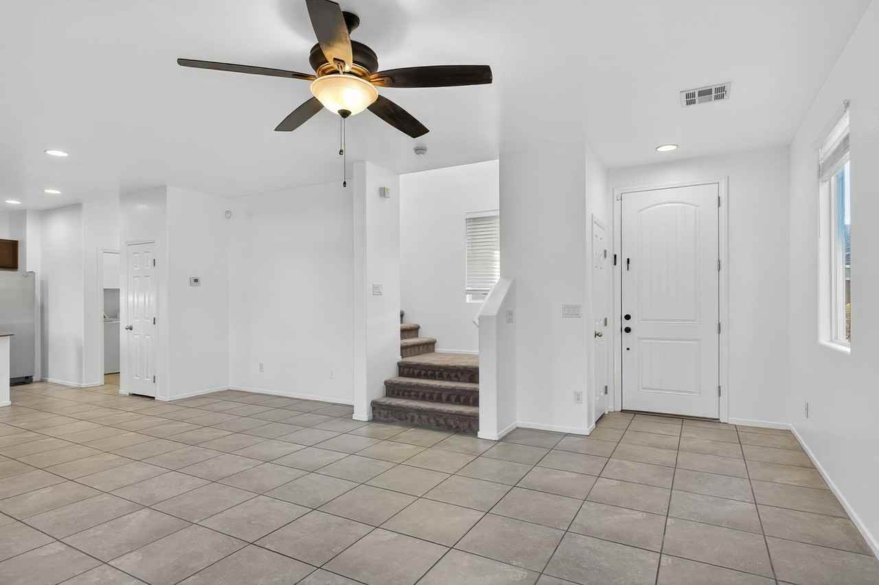 5737 Clear Haven Ln - Photo 4 of 34