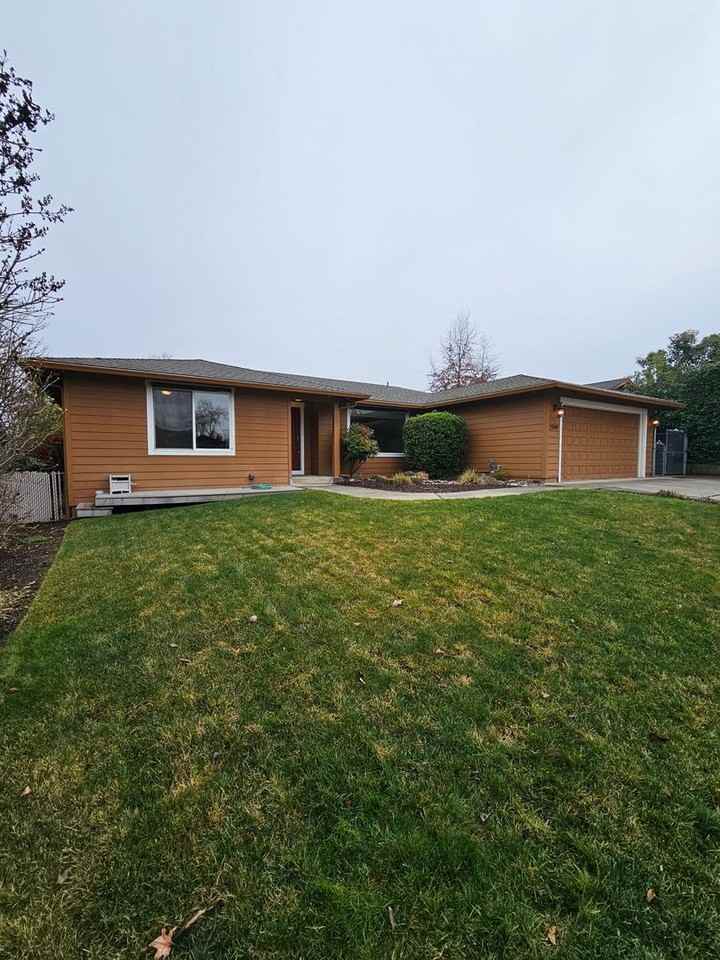 2949 Rosewood St - Photo 2 of 26