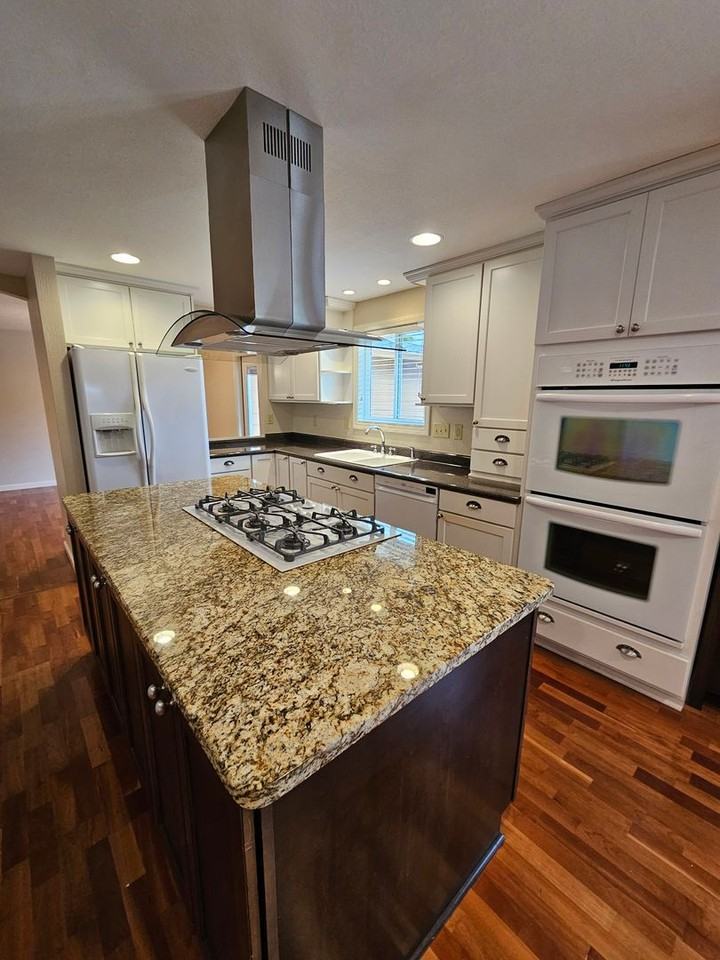 2949 Rosewood St - Photo 7 of 26