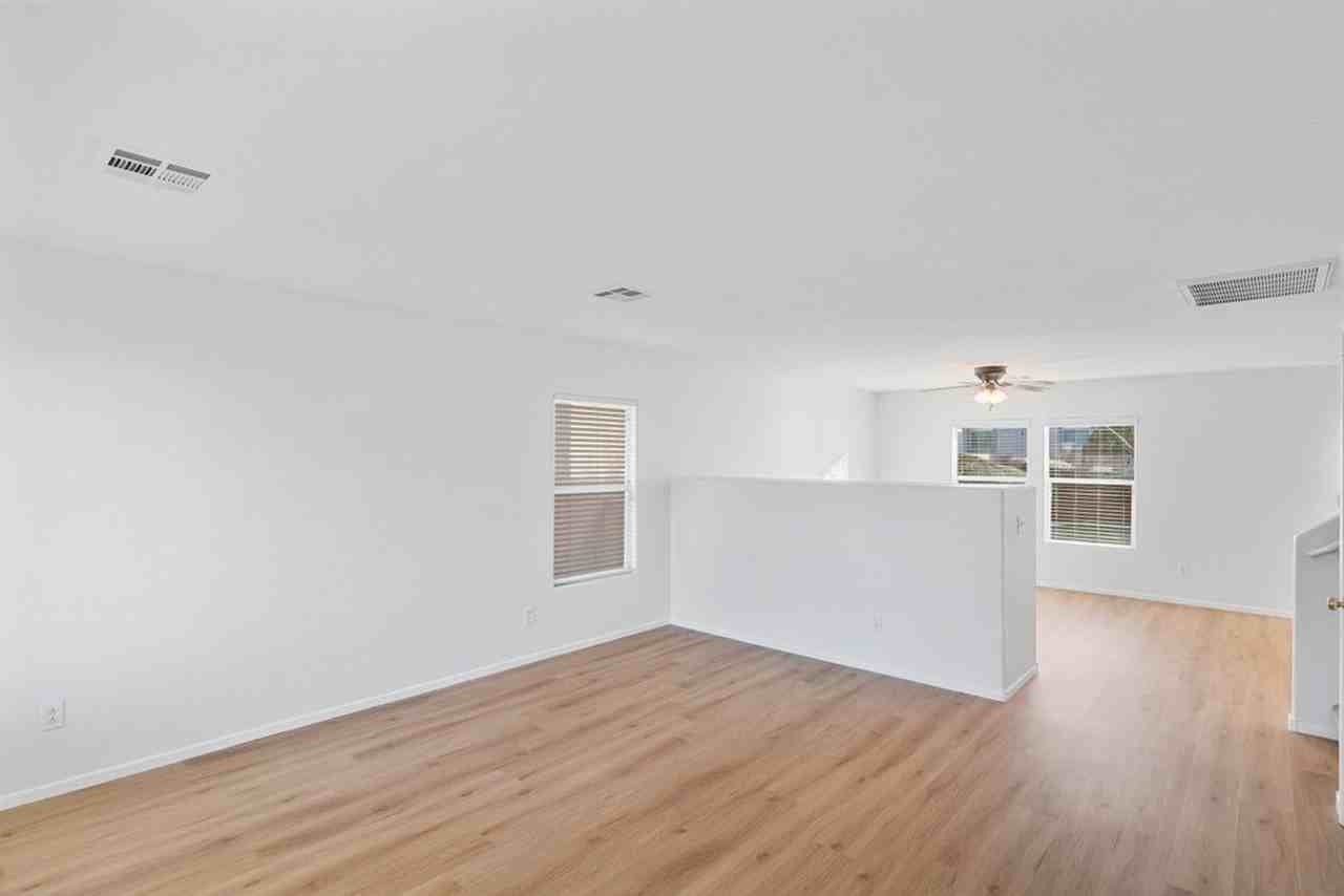 11197 Falesco Ave - Photo 5 of 35