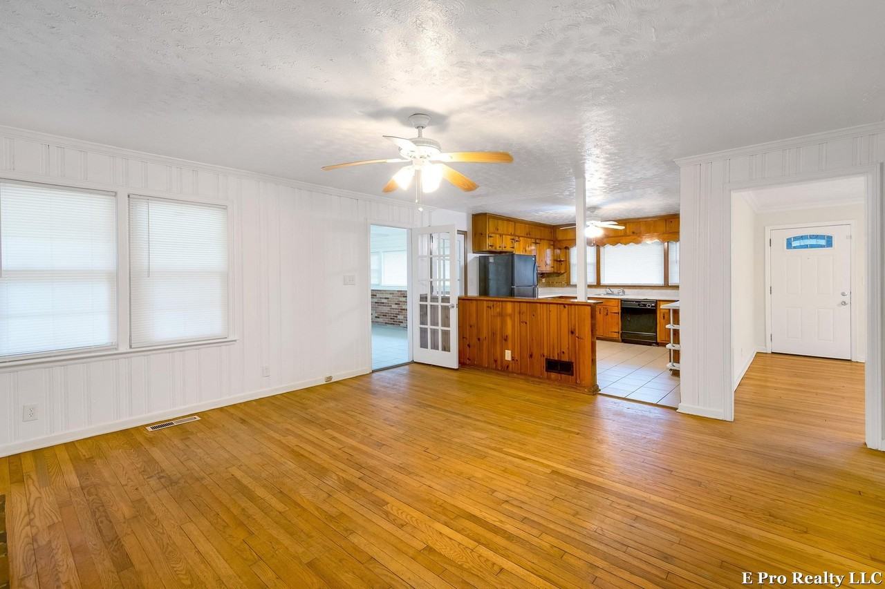 1559 Childress Dr Sw - Photo 2 of 25