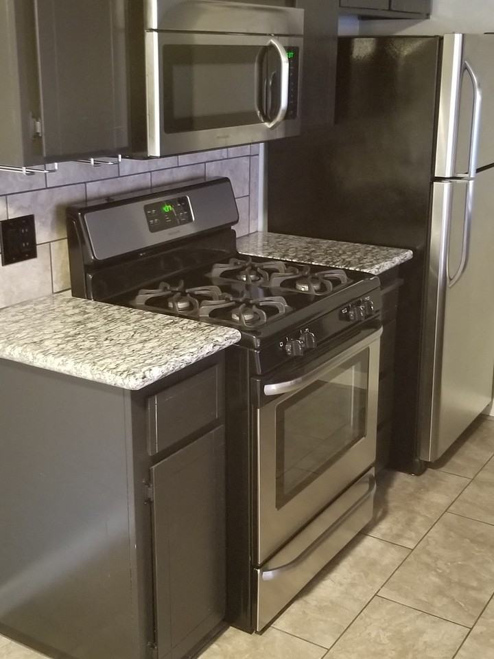 918 W Cameron St - Photo 4 of 37