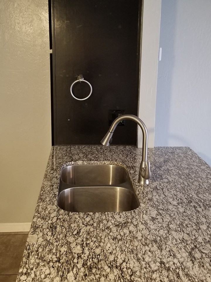 918 W Cameron St - Photo 6 of 37