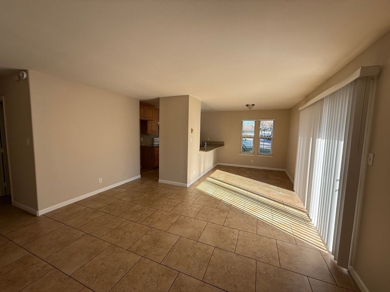 2217 Miramar Walk - Photo 6 of 10