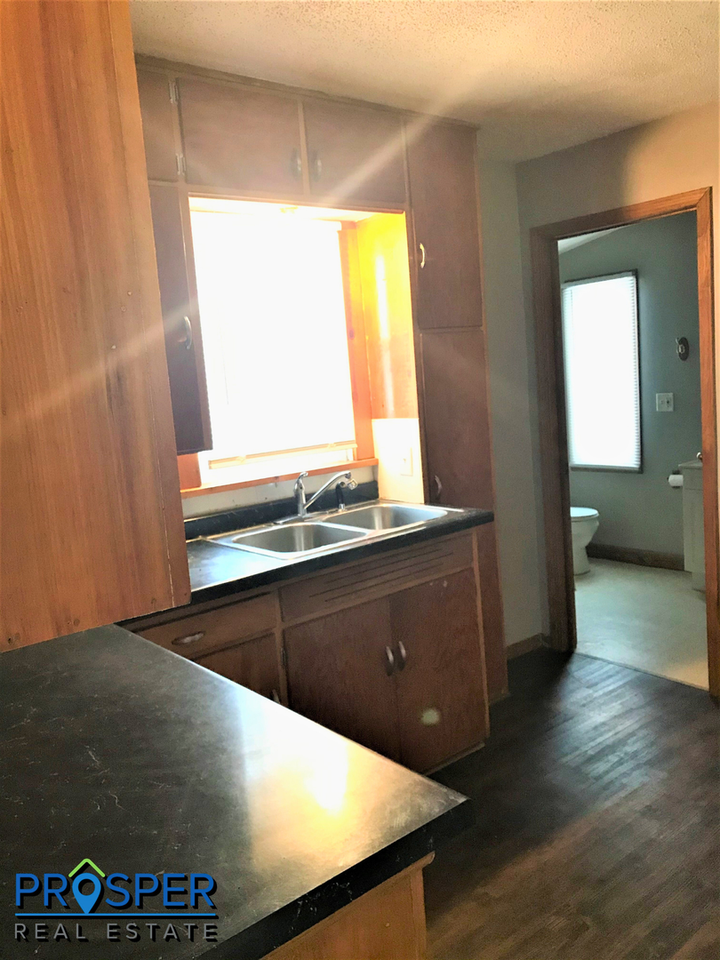 407 East St - Photo 2 of 9