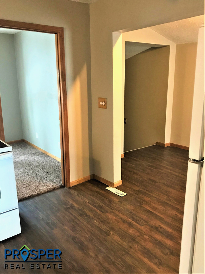 407 East St - Photo 3 of 9