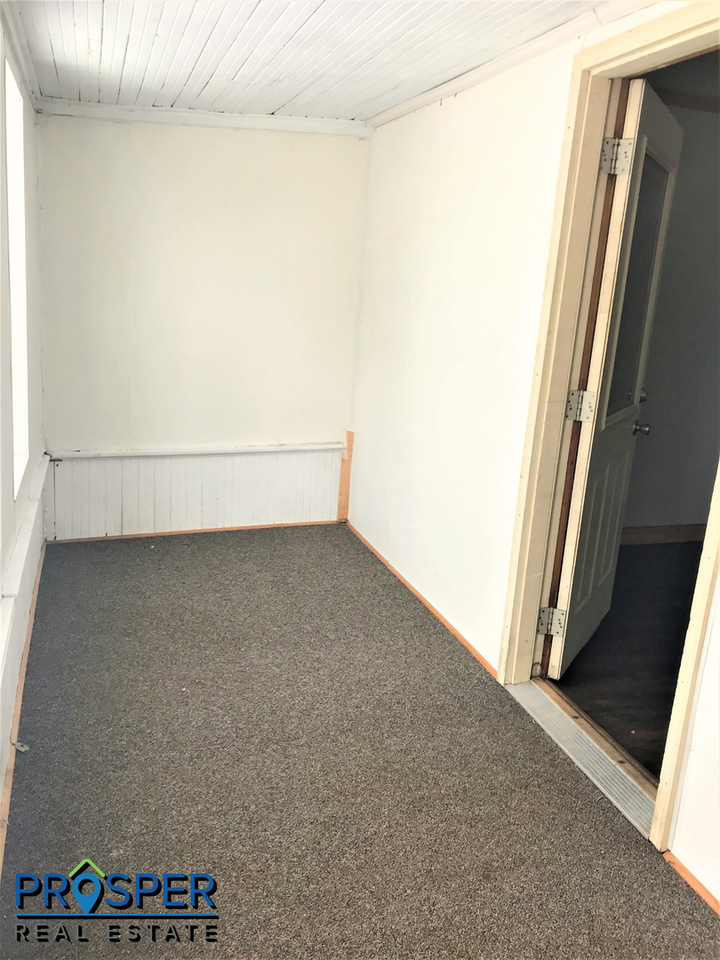 407 East St - Photo 4 of 9