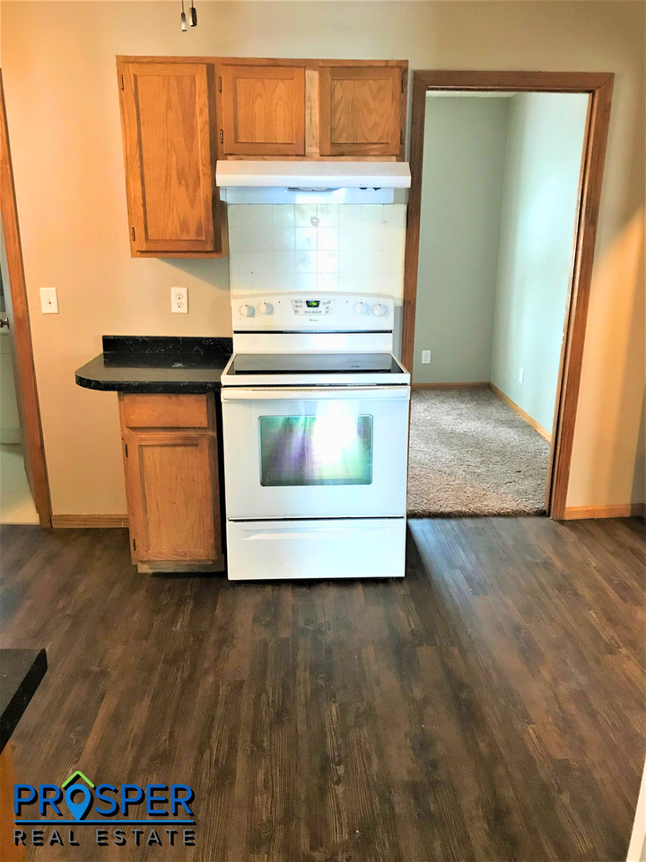 407 East St - Photo 5 of 9