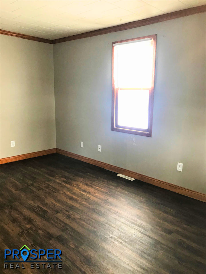 407 East St - Photo 7 of 9