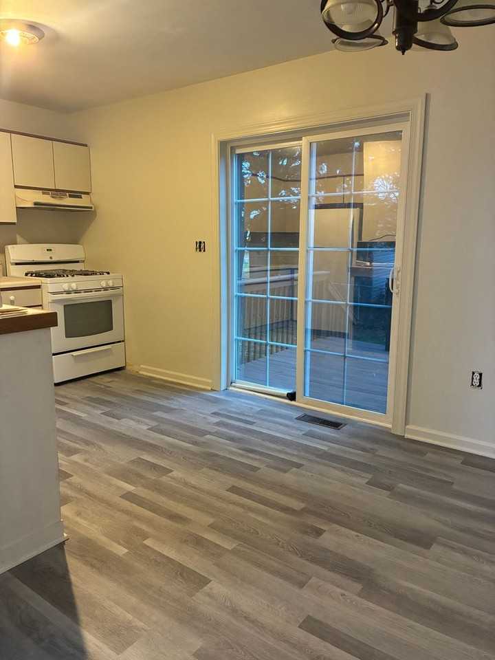 172 Center St - Photo 6 of 8