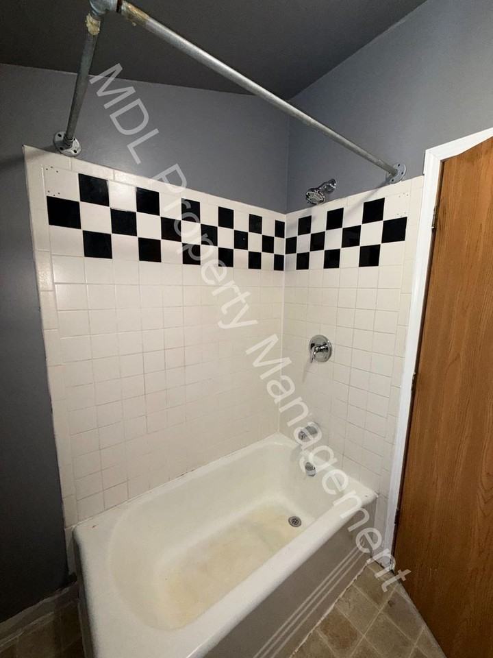 610 S Woodbridge St - Photo 4 of 8