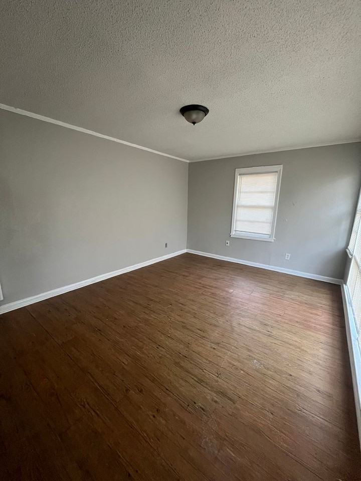 1659 S Cooper St - Photo 2 of 10