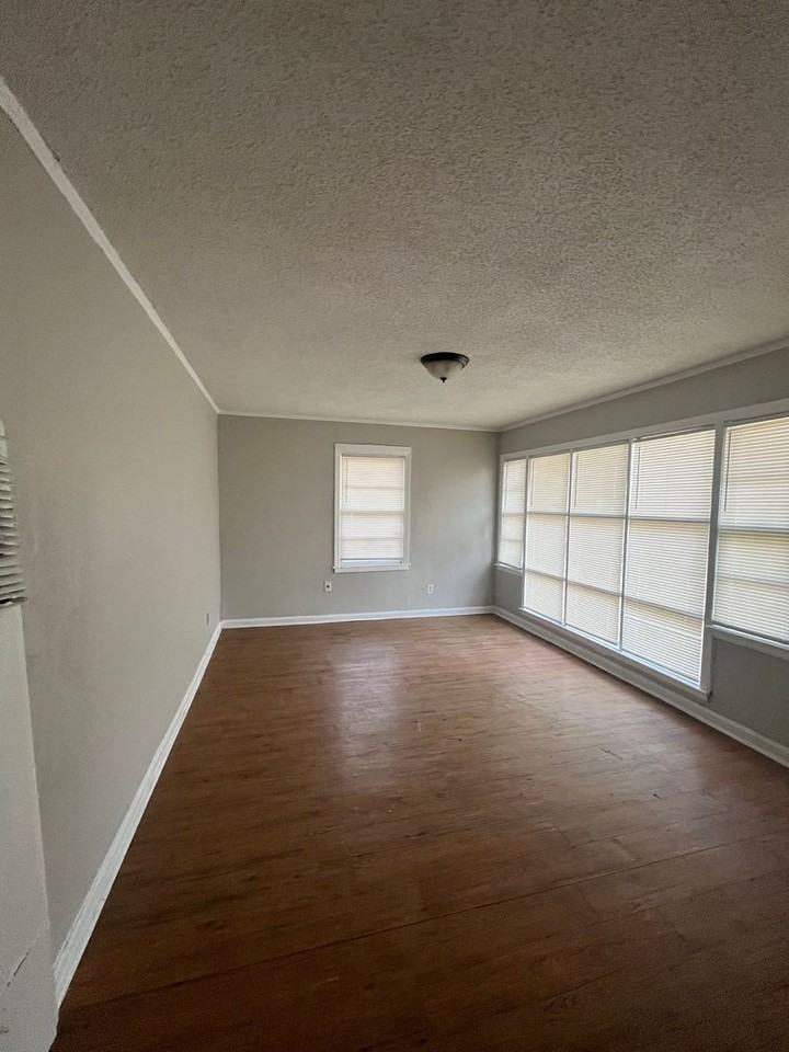 1659 S Cooper St - Photo 3 of 10