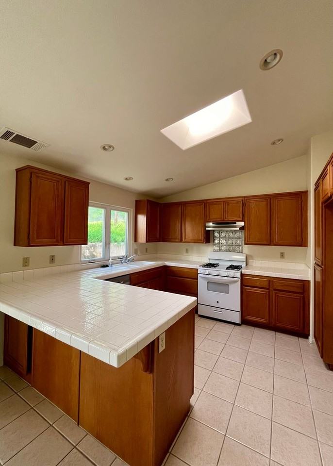 153 Las Flores Dr - Photo 7 of 16