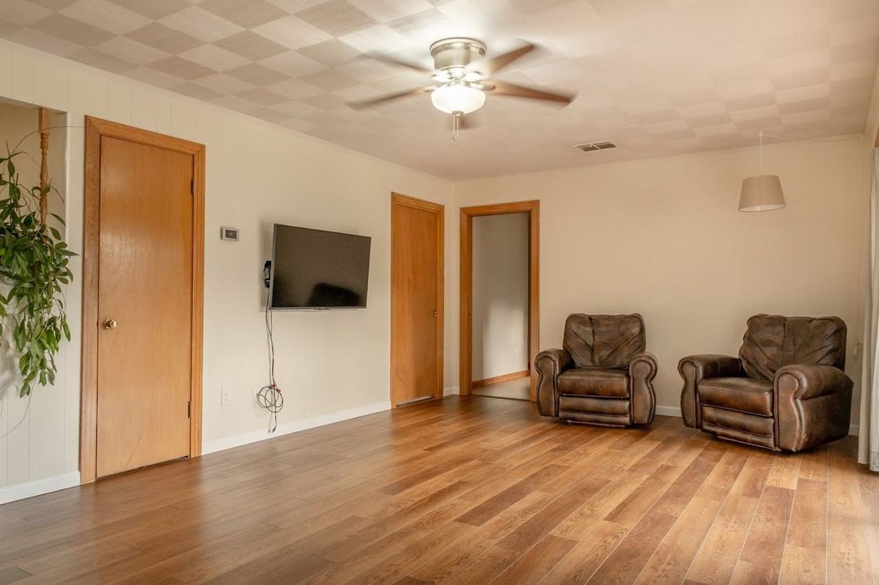 118 S Demanade Blvd - Photo 3 of 15