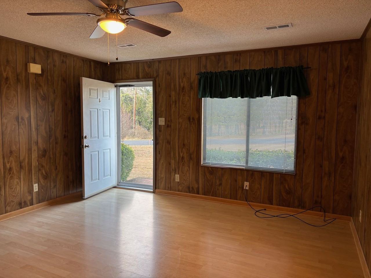 3993 Valley Dr - Photo 3 of 14