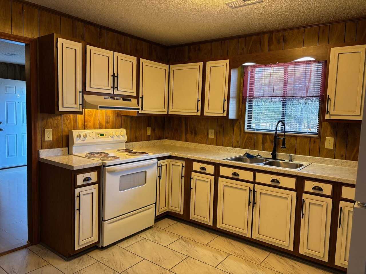 3993 Valley Dr - Photo 5 of 14