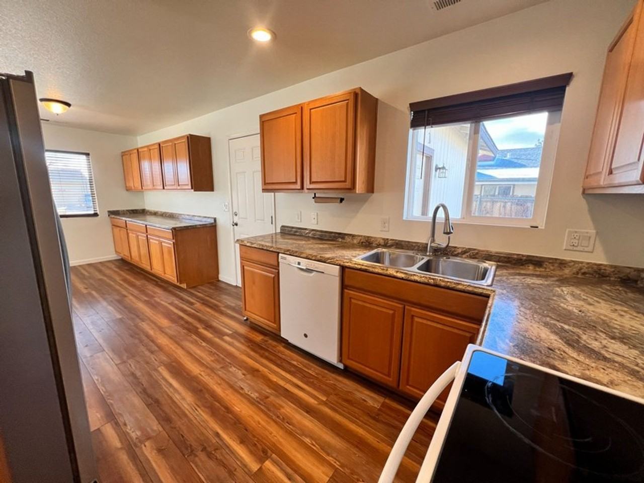 1185 Capitol Hill Ave - Photo 6 of 12