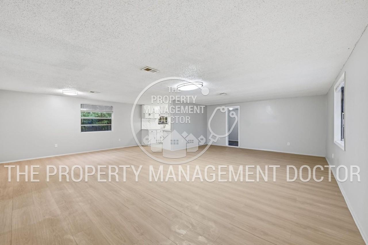 2749 Frontier Ave - Photo 6 of 16