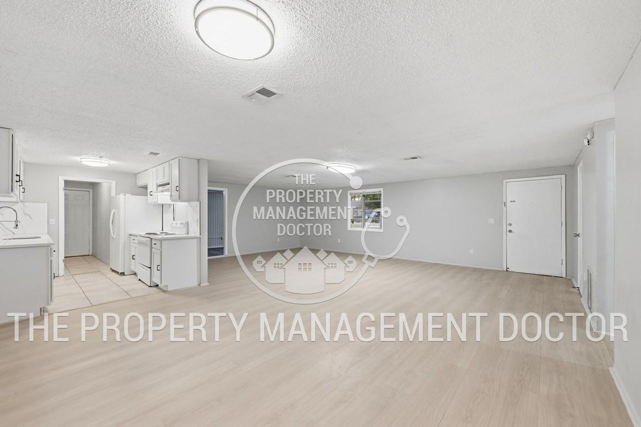 2749 Frontier Ave - Photo 7 of 16